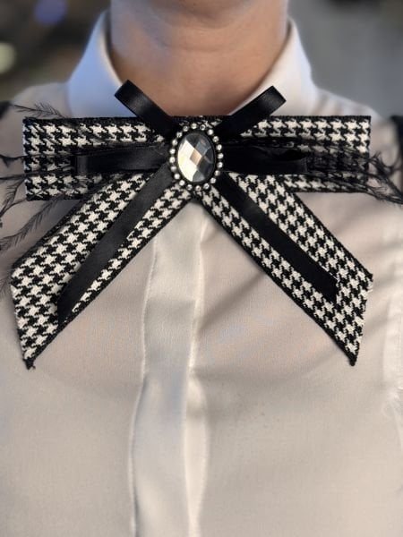 BLACK AND WHITE STONE COLLAR BROOCH