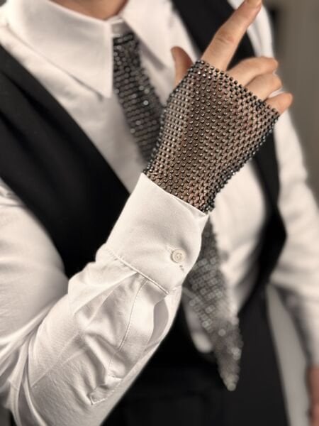 SWAROVSKI STONE HAND ACCESSORY