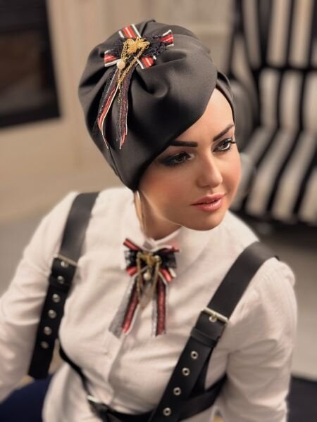 SİYAH KURDALE AKSESUARLI ŞAPKA MADAM BONE