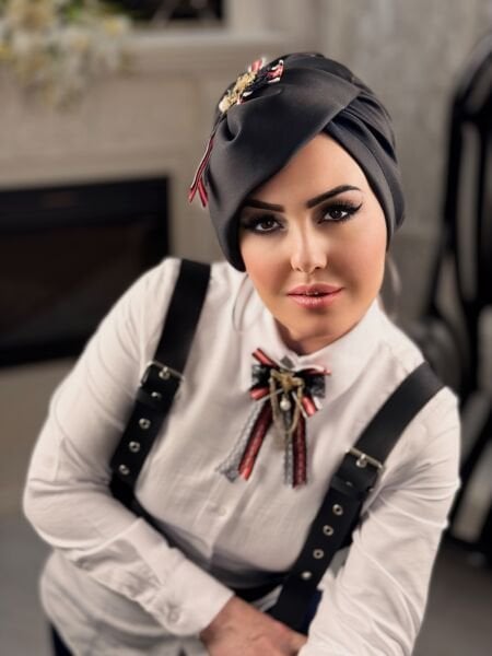 SİYAH KURDALE AKSESUARLI ŞAPKA MADAM BONE