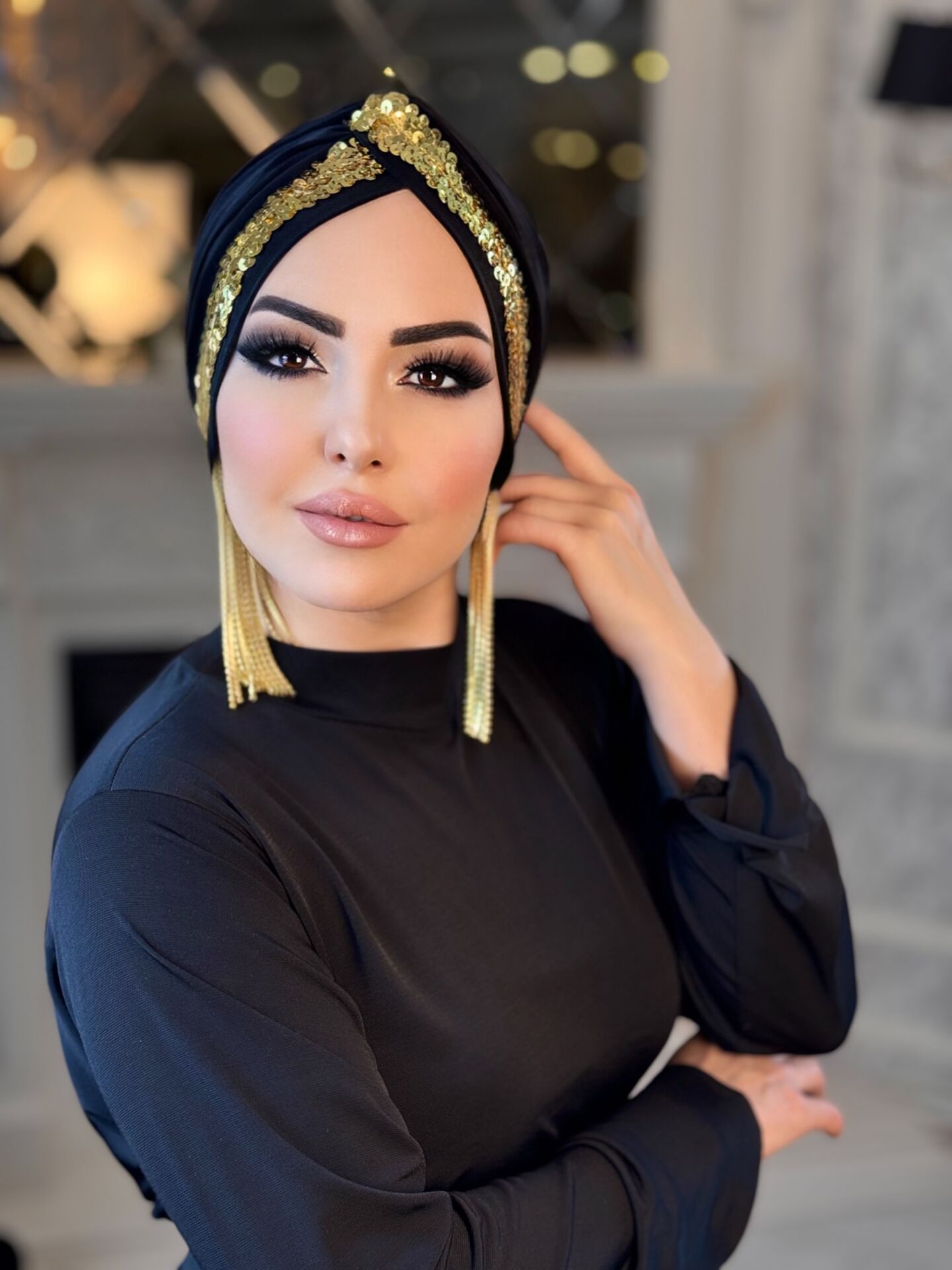Siyah Gold Payet Şeritli Düğüm Bone