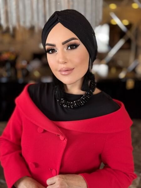 SİYAH PIRILTILI DÖKÜMLÜ BONE